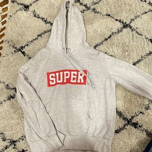 “SUPER” red logo gray hoodie